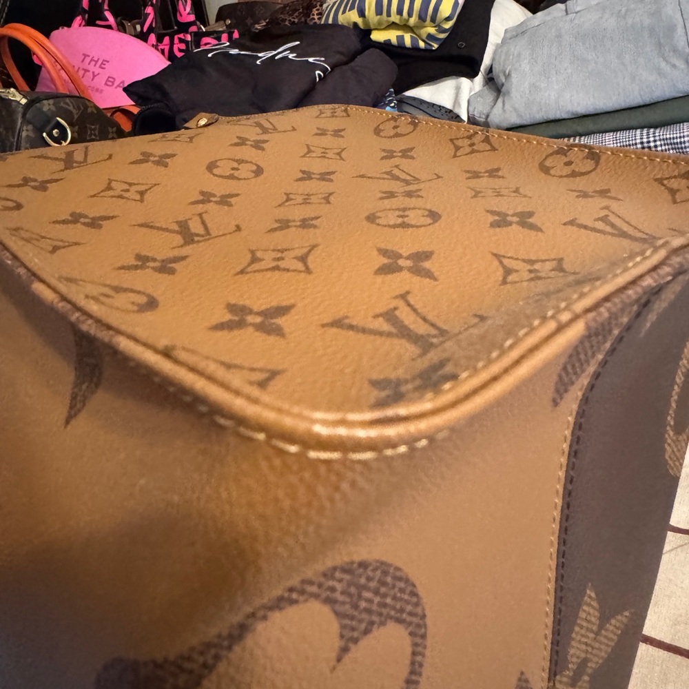 LV OTG GM - Picture 5 of 12